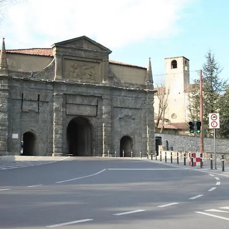 Casa Fontana Del Delfino Bergamo