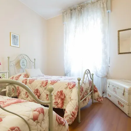 Lägenhet Casa Fontana Del Delfino